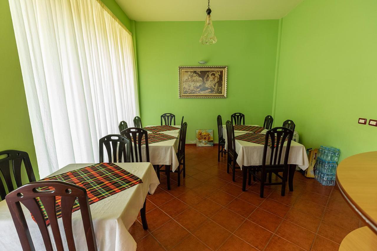 Hotel Dini Radhimë Esterno foto