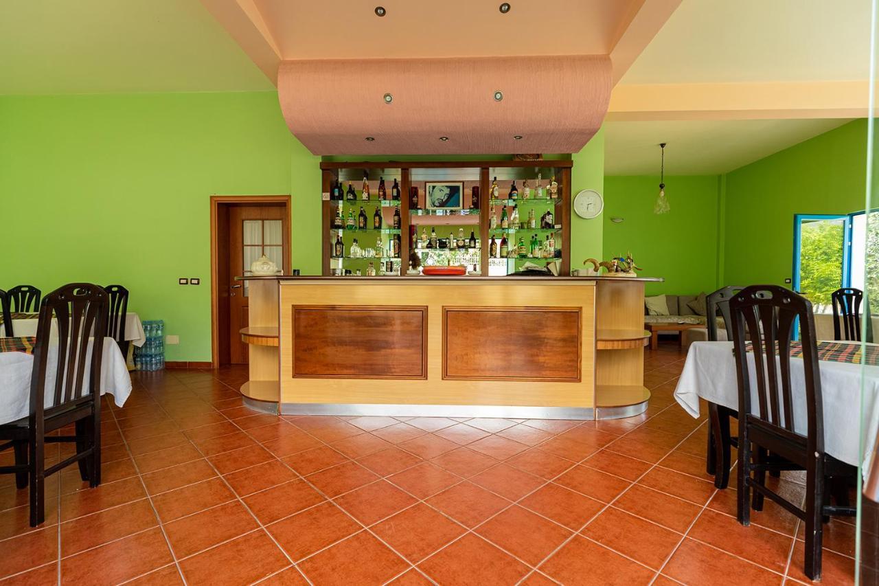 Hotel Dini Radhimë Esterno foto