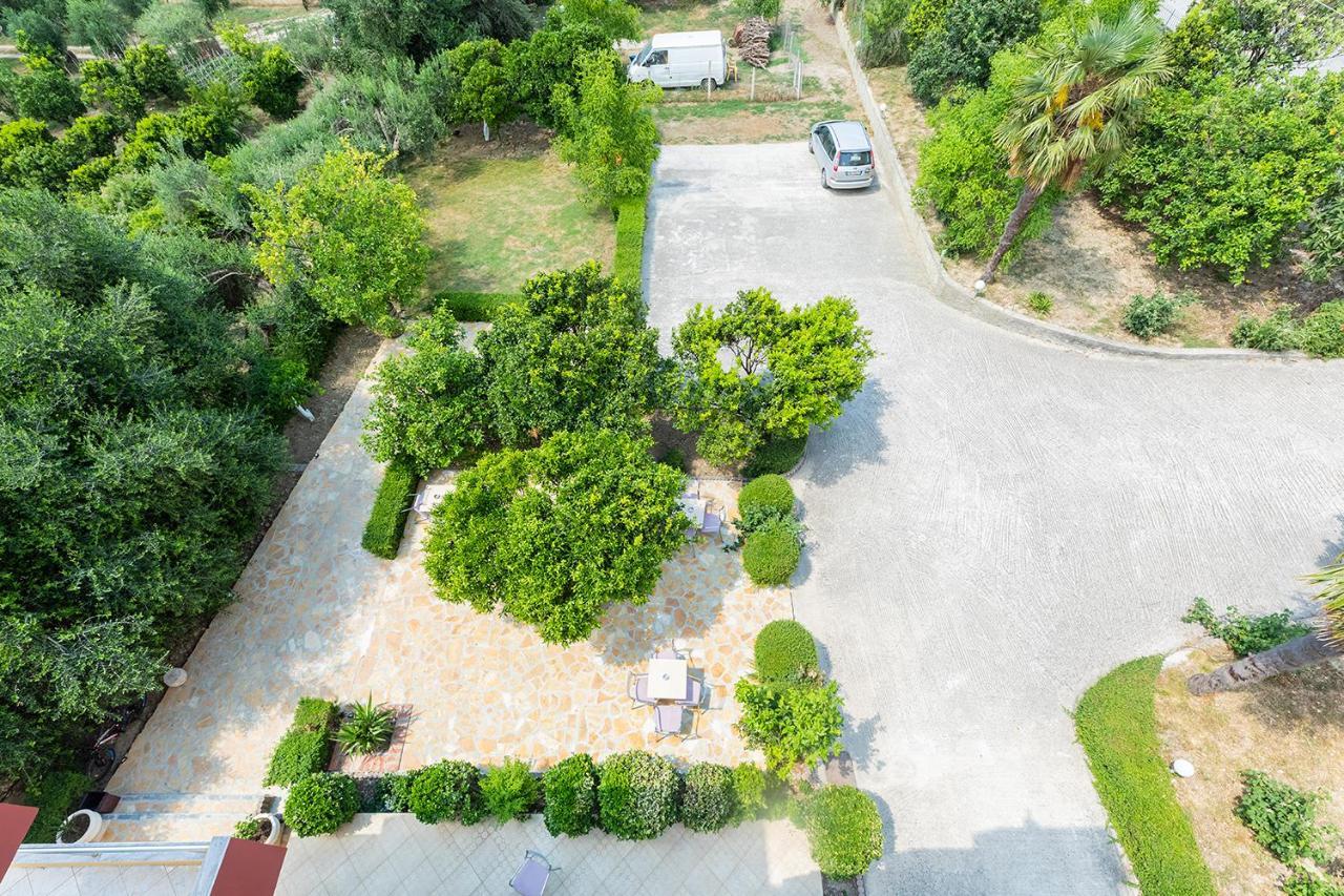 Hotel Dini Radhimë Esterno foto