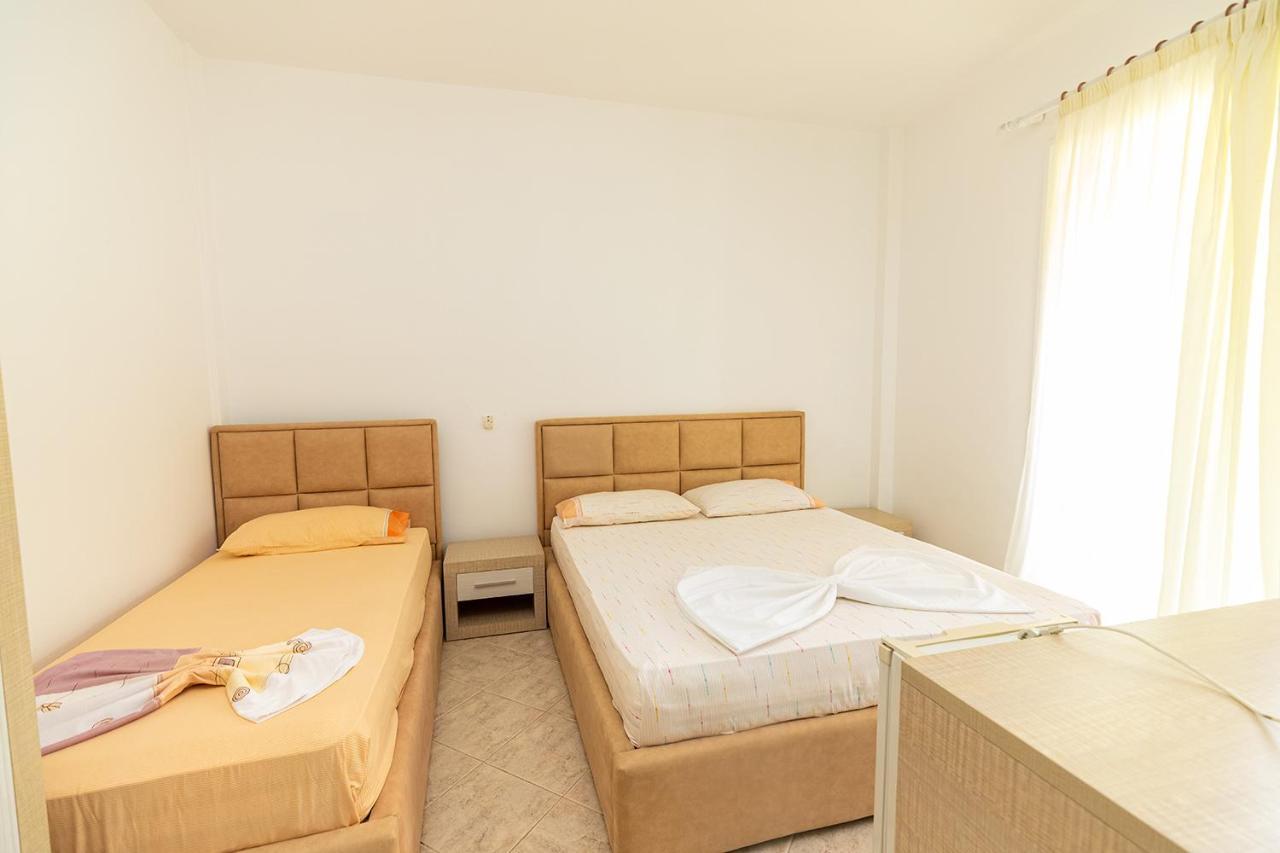 Hotel Dini Radhimë Esterno foto