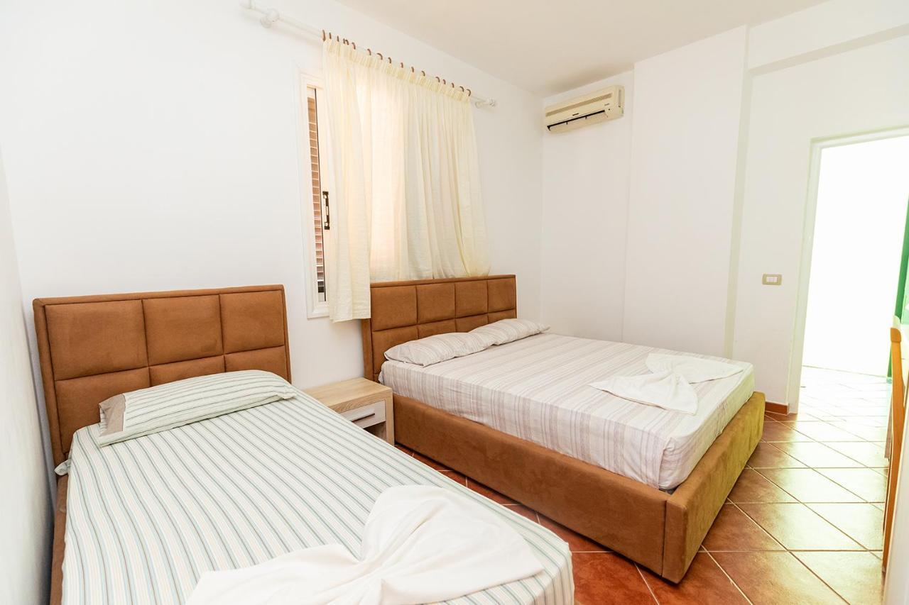 Hotel Dini Radhimë Esterno foto