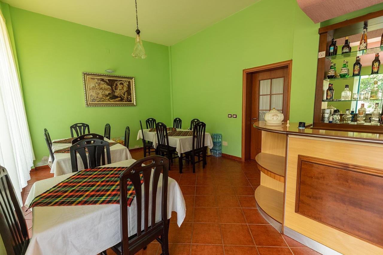 Hotel Dini Radhimë Esterno foto
