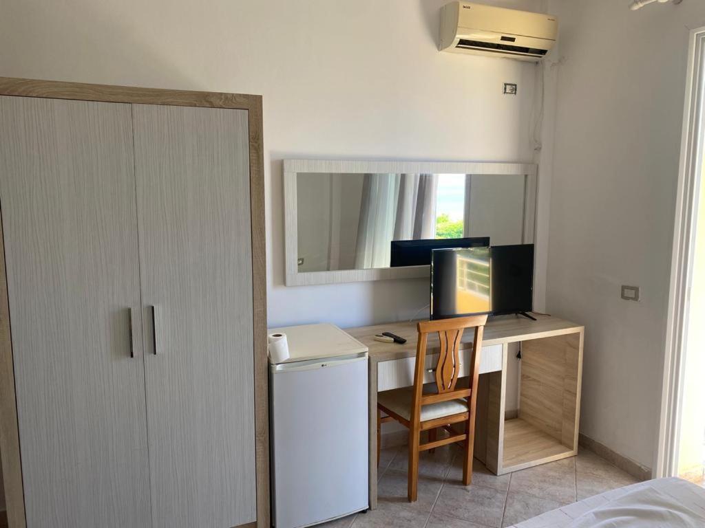 Hotel Dini Radhimë Esterno foto