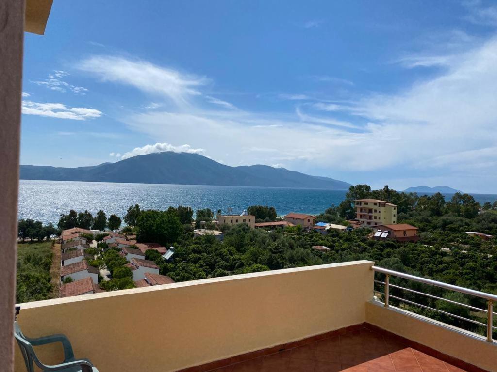 Hotel Dini Radhimë Esterno foto