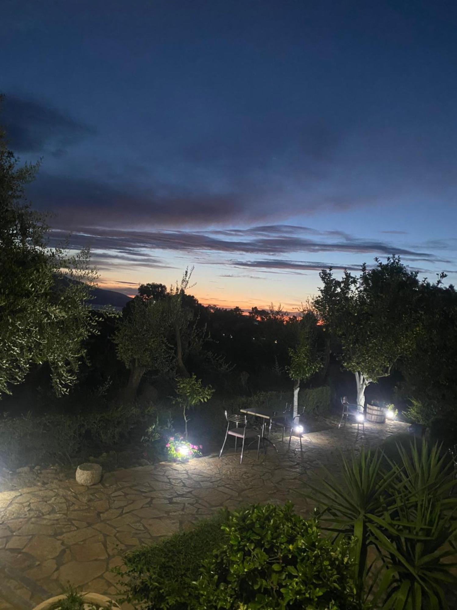 Hotel Dini Radhimë Esterno foto