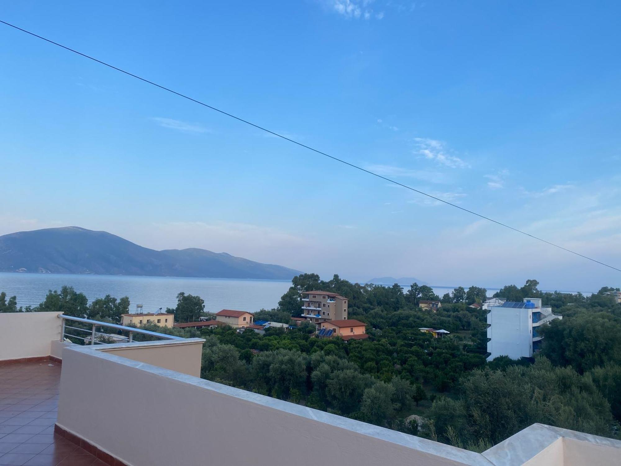 Hotel Dini Radhimë Esterno foto